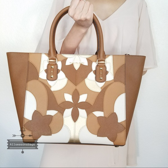 Michael Kors Handbags - NWT Michael Kors Large Sandrine luggage tote bag